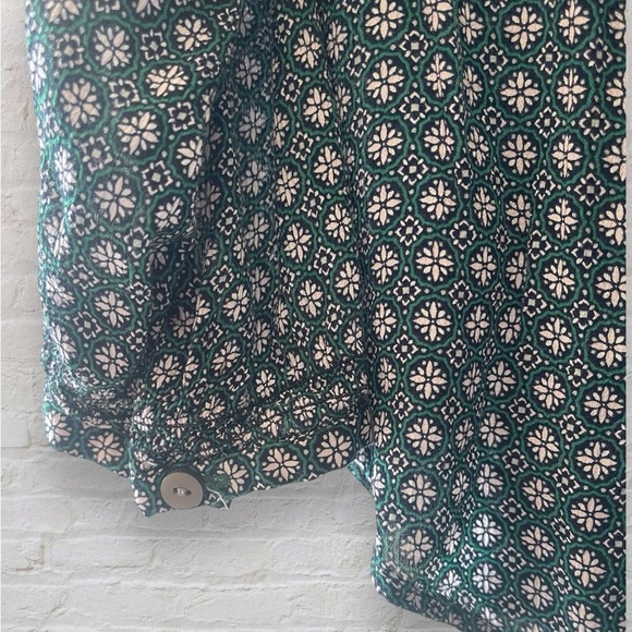 J Jill Blouse Green Long Sleeve Button Down V-Neck Women’s Sz Sm Geometric Rayon - Picture 6 of 8
